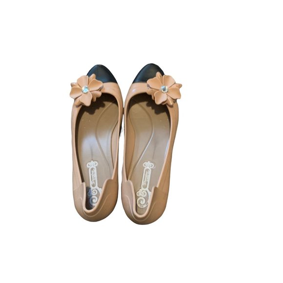 PARAISO by Bella VIta All Weather Nude & Black Rubber  Flower Flat Shoe-Size 7 - Picture 7 of 11